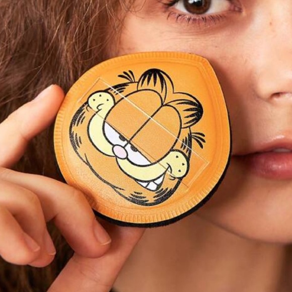 Garfield Makeup Powder Puff & Sponge 2pc Set Soft Teardrop Cartoon Orange Cat - Picture 4 of 5